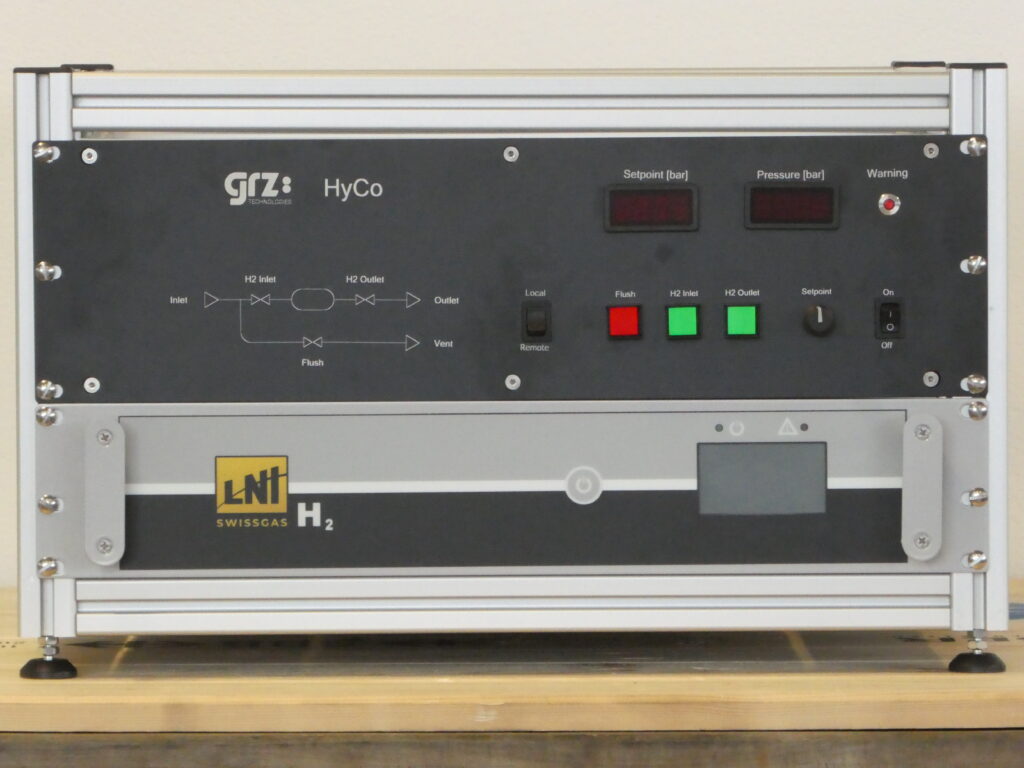 Dispositivo de compresión de almacenamiento FLEXI HyCo con un sistema de electrólisis PEM.